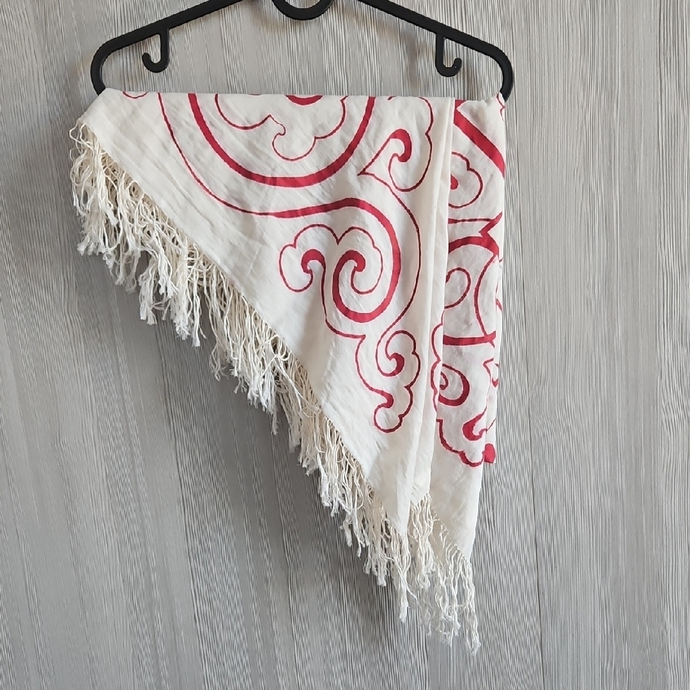 Elegant Red and White Patterned Scarf - Picture 3 of 5